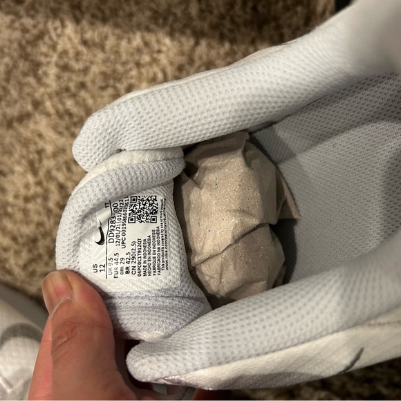 Nike Flex Men’s Running Shoes Size 12 | White & Silver | New in Box - Picture 6 of 11